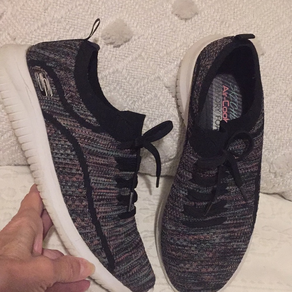 SALE😂Skechers Sneakers